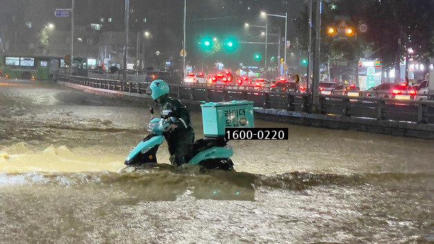 むかむか配達員 ピューリッツァーサン集 jpg