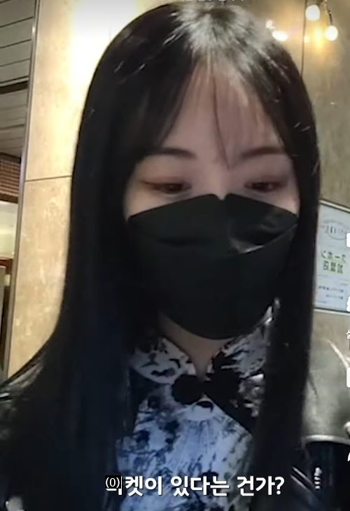 未だに日本で美女たちに会っている旅行YouTuber。