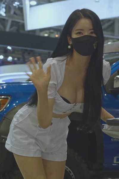 スクエアネック 胸 露出 ブラック ブラ レーシング モデル キム·ラヨン