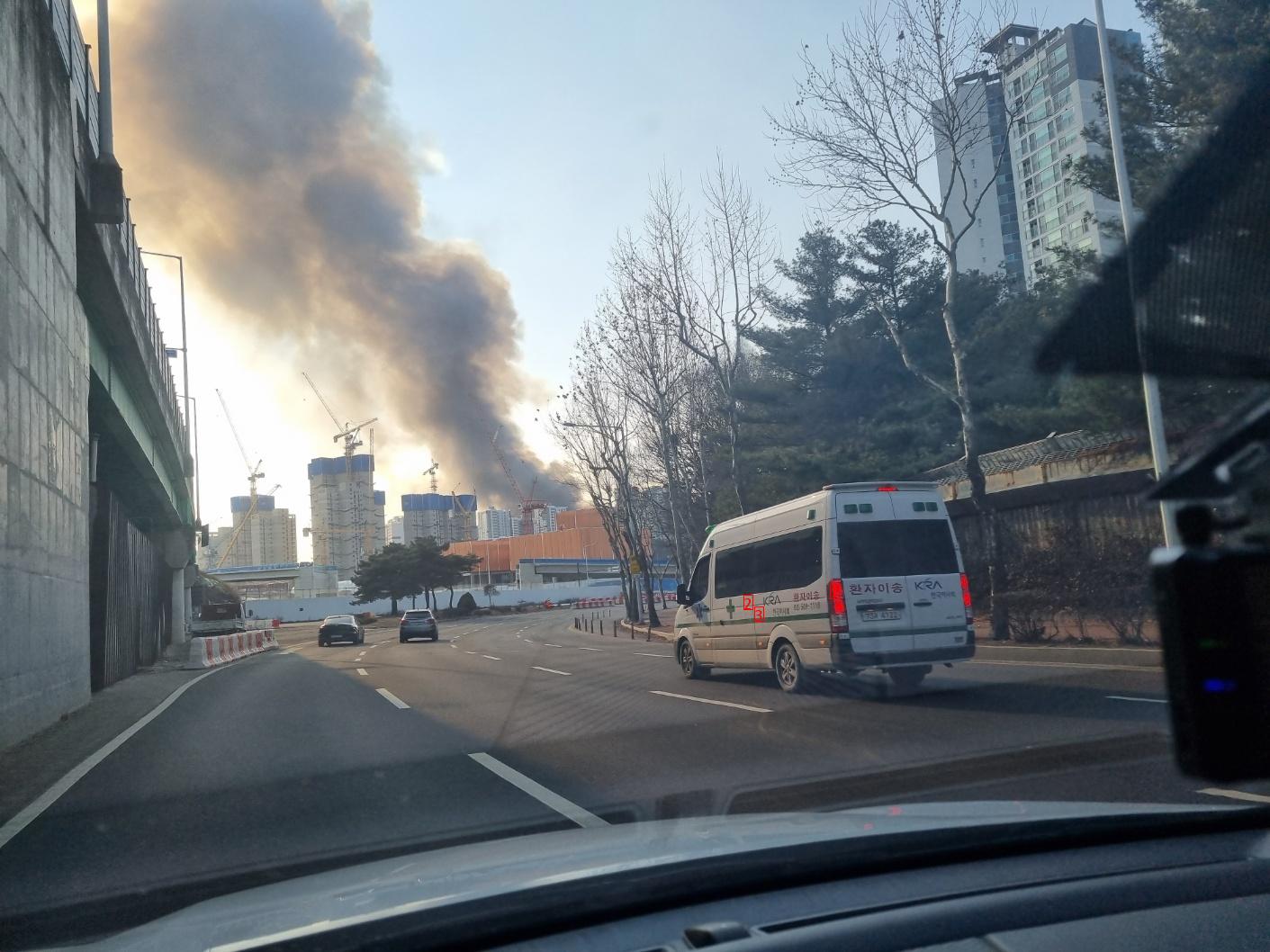 (SOUND)京仁高速道路の火災状況がぶるぶる動く。