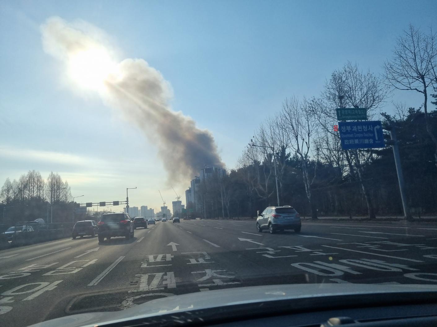 (SOUND)京仁高速道路の火災状況がぶるぶる動く。