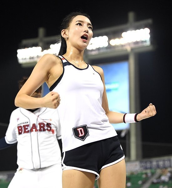 Sweaty cheerleader, Lee Nagyung