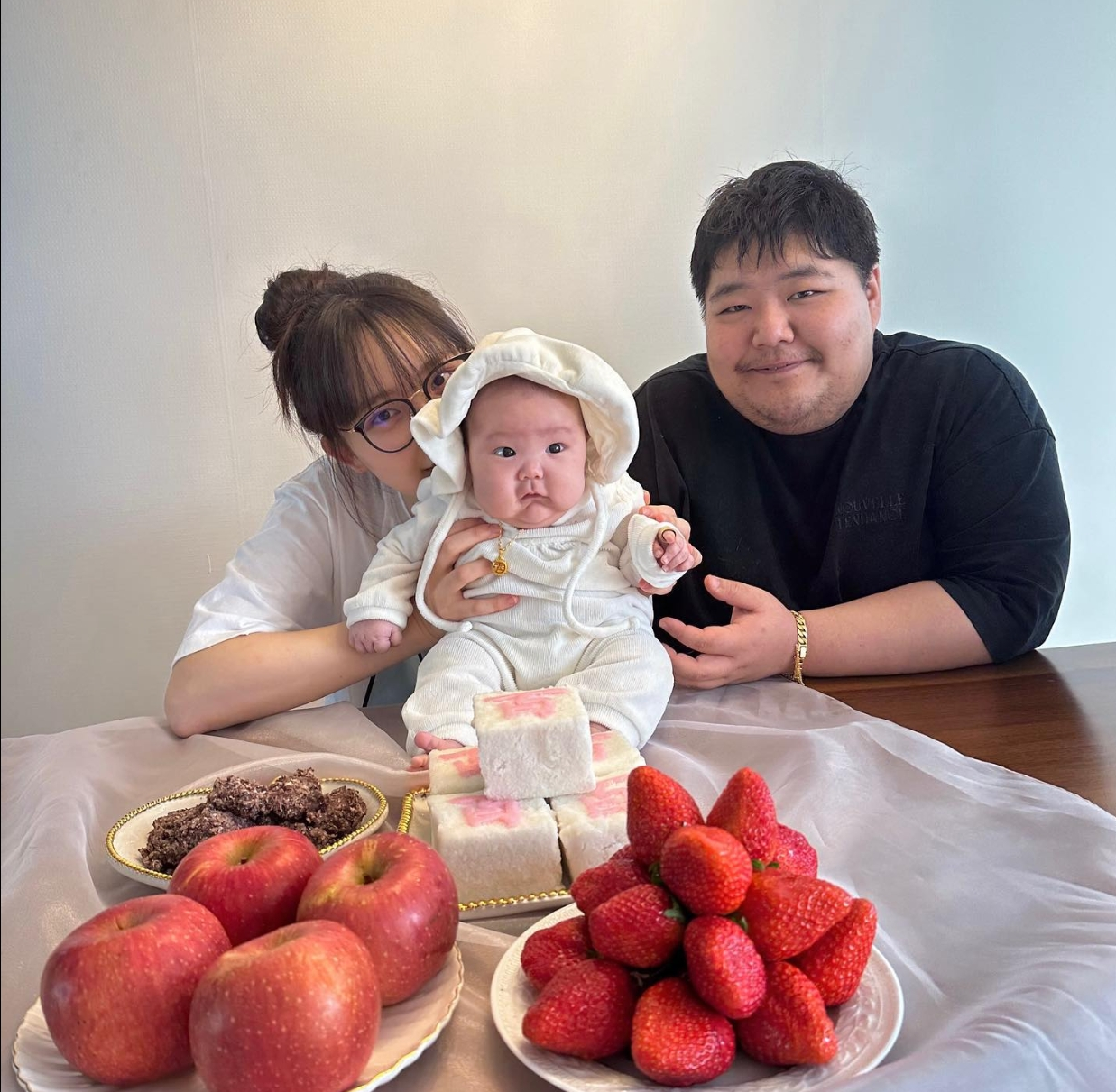 コン·ヒョクジュンとサンボムの娘の写真公開jpg