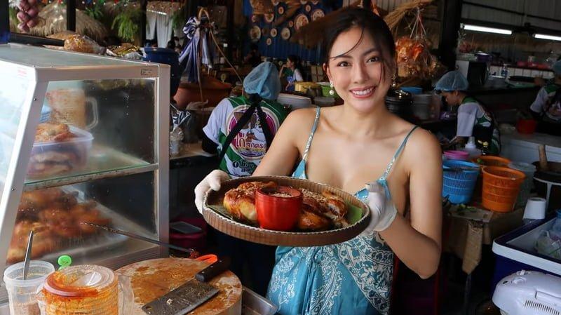 タイのパタヤが並んで食べるというチキン屋さん。