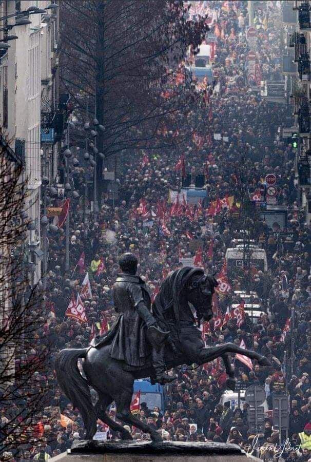 100만명 시위를 한 프랑스 근황...