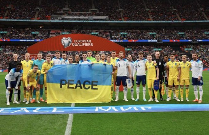 잉글랜드 vs 우크라이나 매치 기념사진.jpg