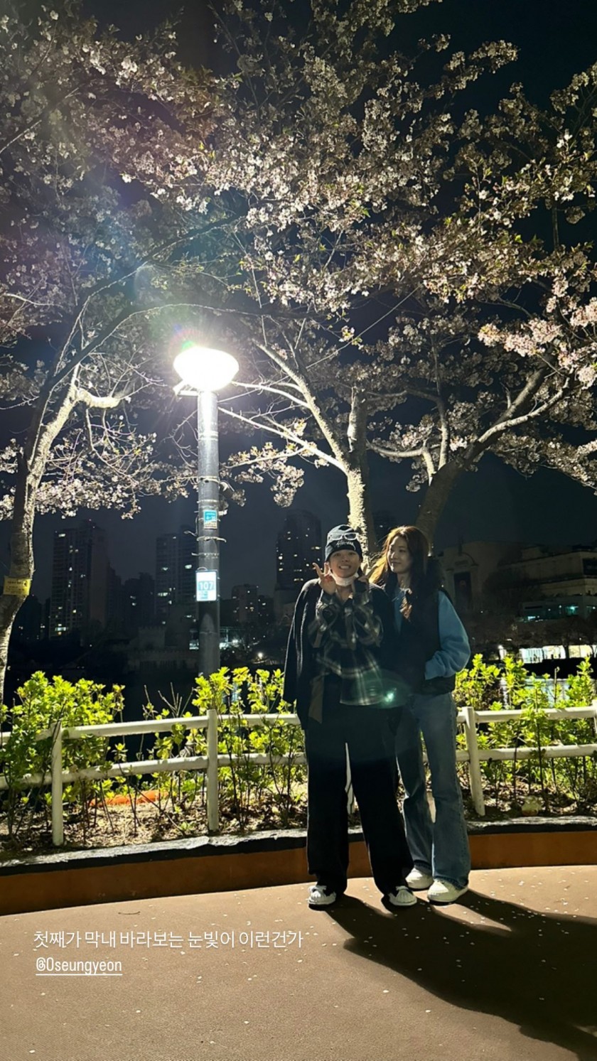 TWICEの桜を見に行った コン·スンヨン、ジョンヨン姉妹