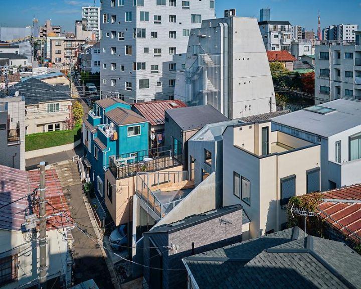 협소한 주택가에 자리잡은 일본 협소주택