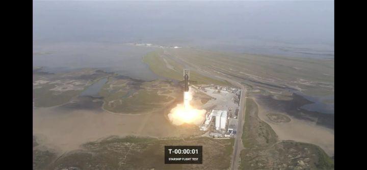スペースX宇宙船スターシップ飛行中に爆発