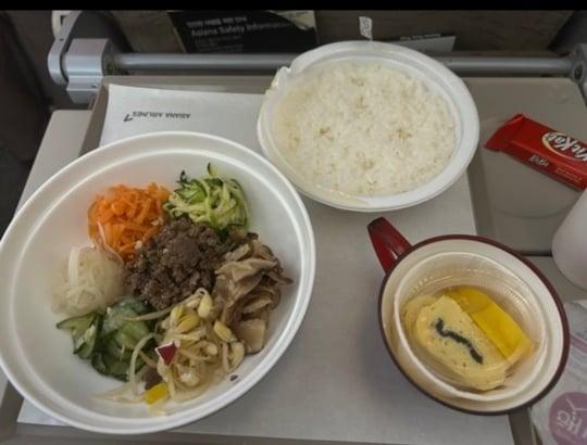 アシアナ航空機内食中に歯が3本折れた人