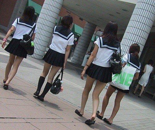 50万ウォンで乱交パーティーで女子高生と性的関係を持った教師の言い訳