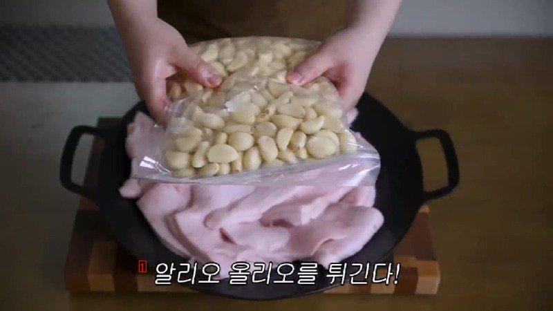 돼지비계 2kg로 라드유 뽑아서 파스타 튀기는 유튜버