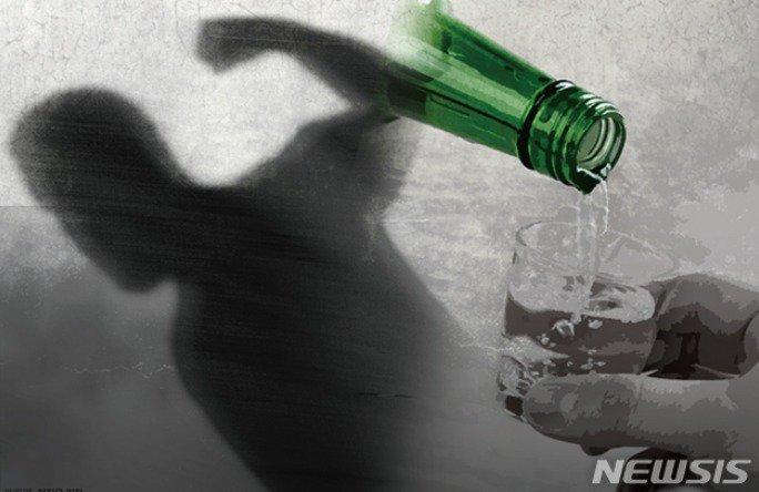 술자리서 소주병으로 여성 폭행, 머리 열상·손가락 절단