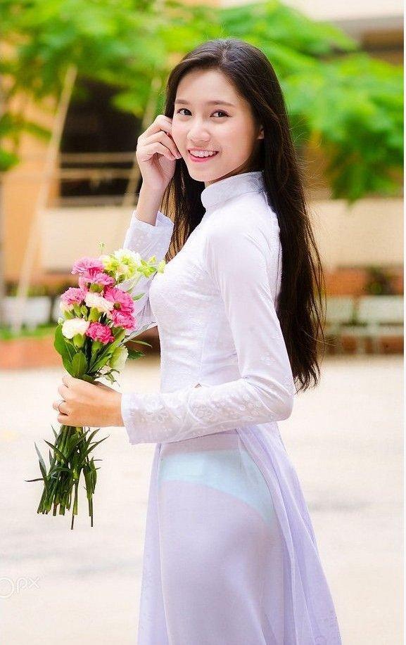 hww ベトナム伝統衣装 アオザイを着た妻子たち jpg