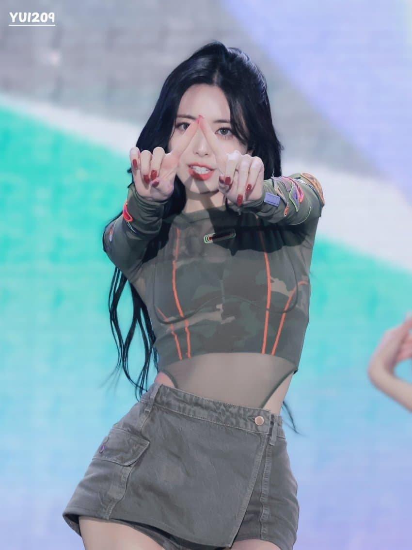 ITZY シンユナ jpg