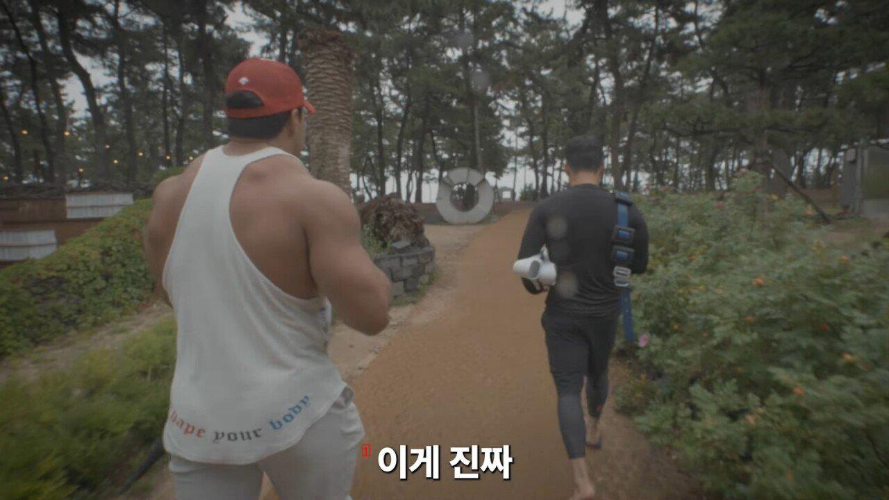 많이 내려놓은 듯한 황철순.jpg