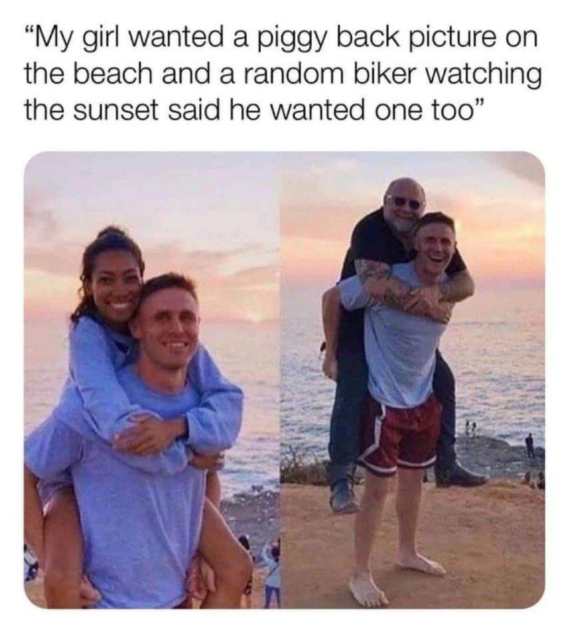彼女と海辺で写真を撮るのに挟まれたバイク族