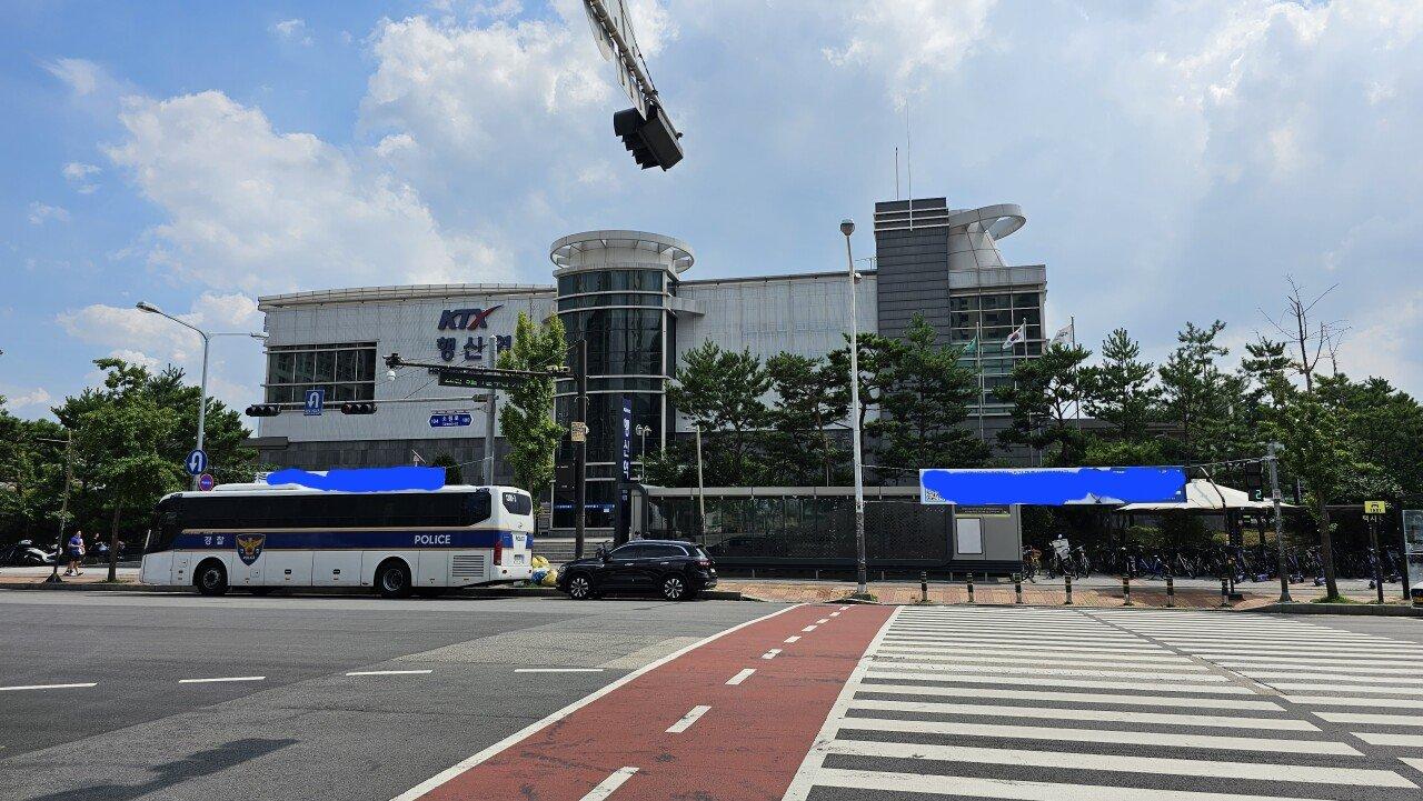 半車を使って家に帰ってきたら、駅に警察がたくさん来たね