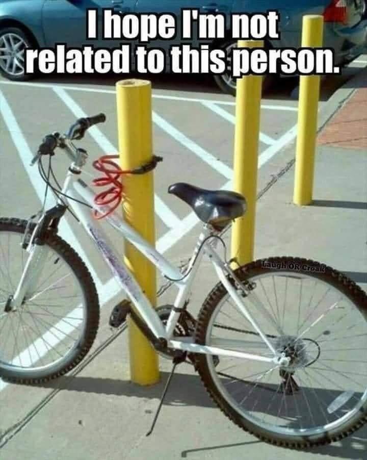 自転車を安全にロックしておいて、フフ