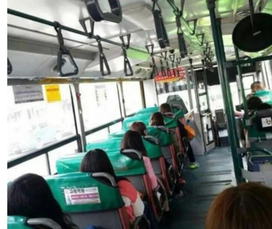 なぜ女たちはバス椅子の内側に座らないのか