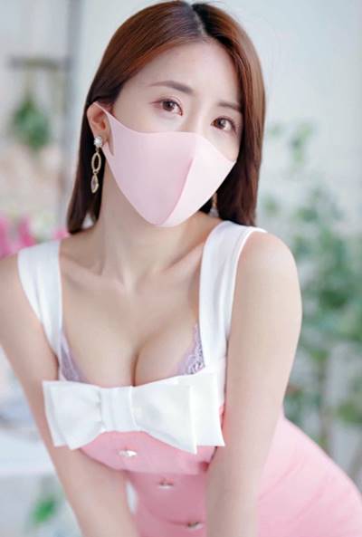 레이싱 모델 장미 러블리 핑크 원피스 룩북 란제리 몸매
