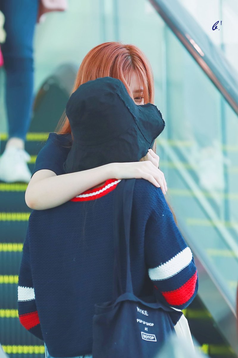 아이즈원 강혜원 권은비 김민주 김채원 나코 사쿠라 장원영, 5/5 공항 new [20 p]