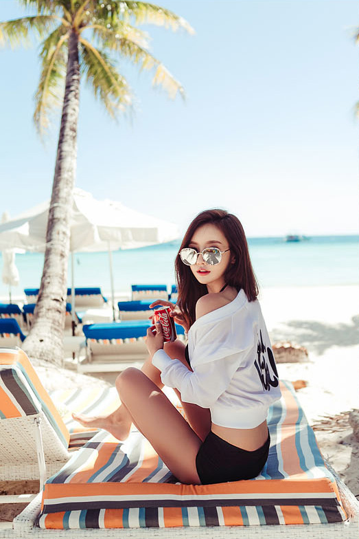 Swimwear model__Son-Yoon-Joo