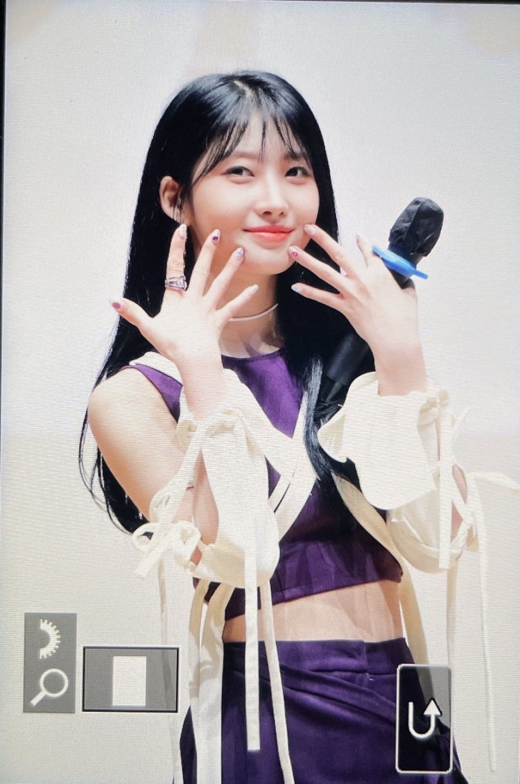 EVERGLOW Sihyeon