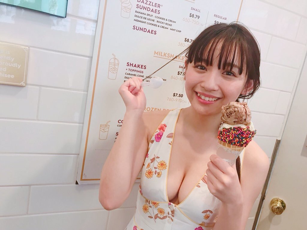 元アイドル、現グラビアモデル兼俳優、浅川奈々