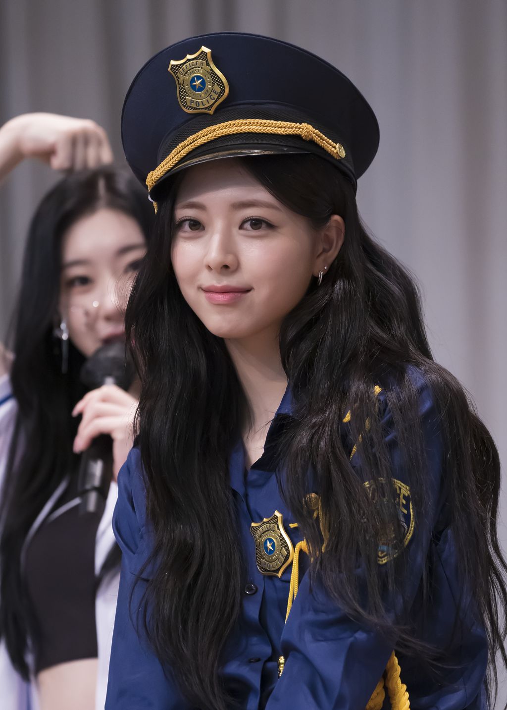 경찰관 ITZY 유나