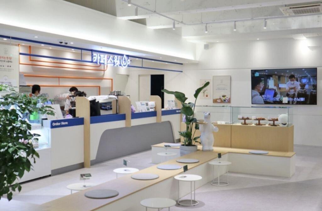 新韓銀行とそっくりなあるカフェ「ㄷㄷㄷJPG」