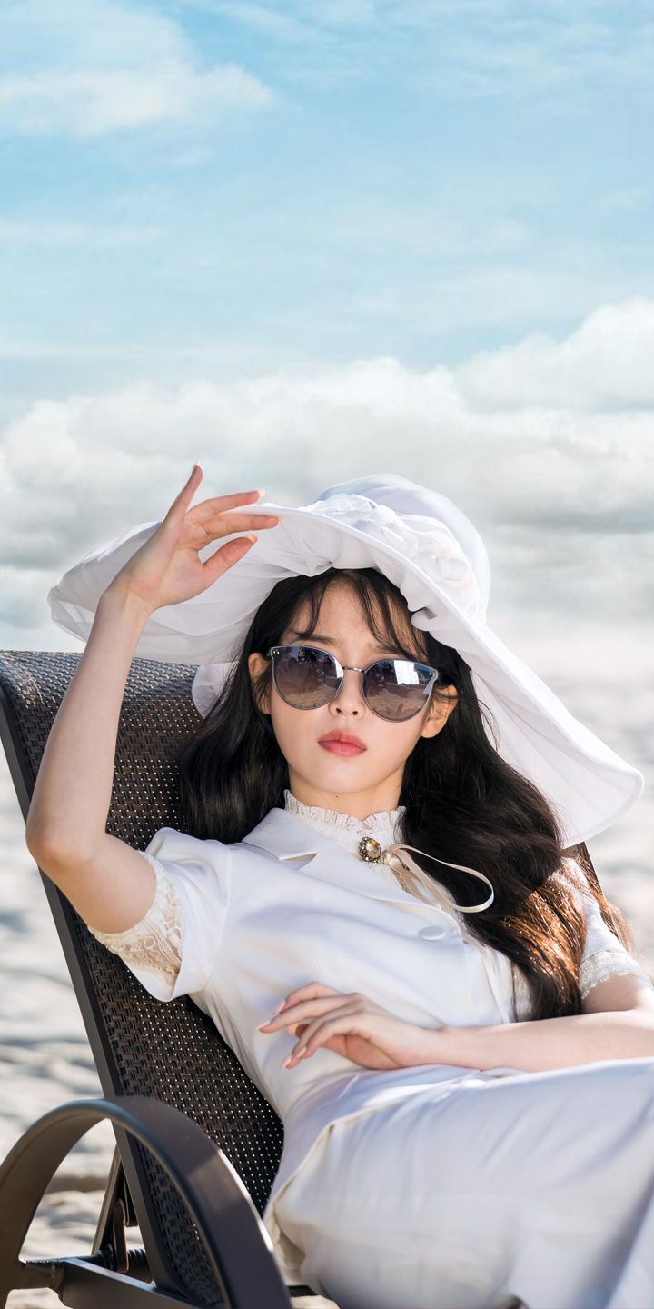 IU