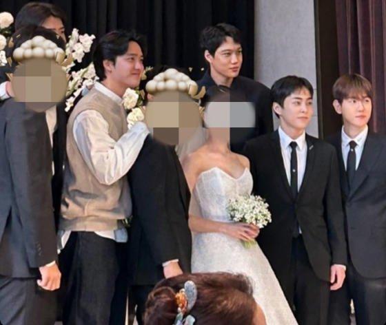 EXOチェン、遅い結婚式 メンバー全員出席で義理見せるjpg