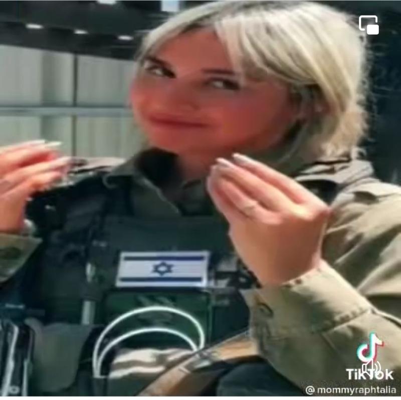 戦争中に儲かるイスラエル女性兵士