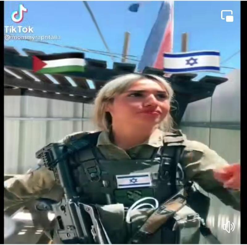戦争中に儲かるイスラエル女性兵士