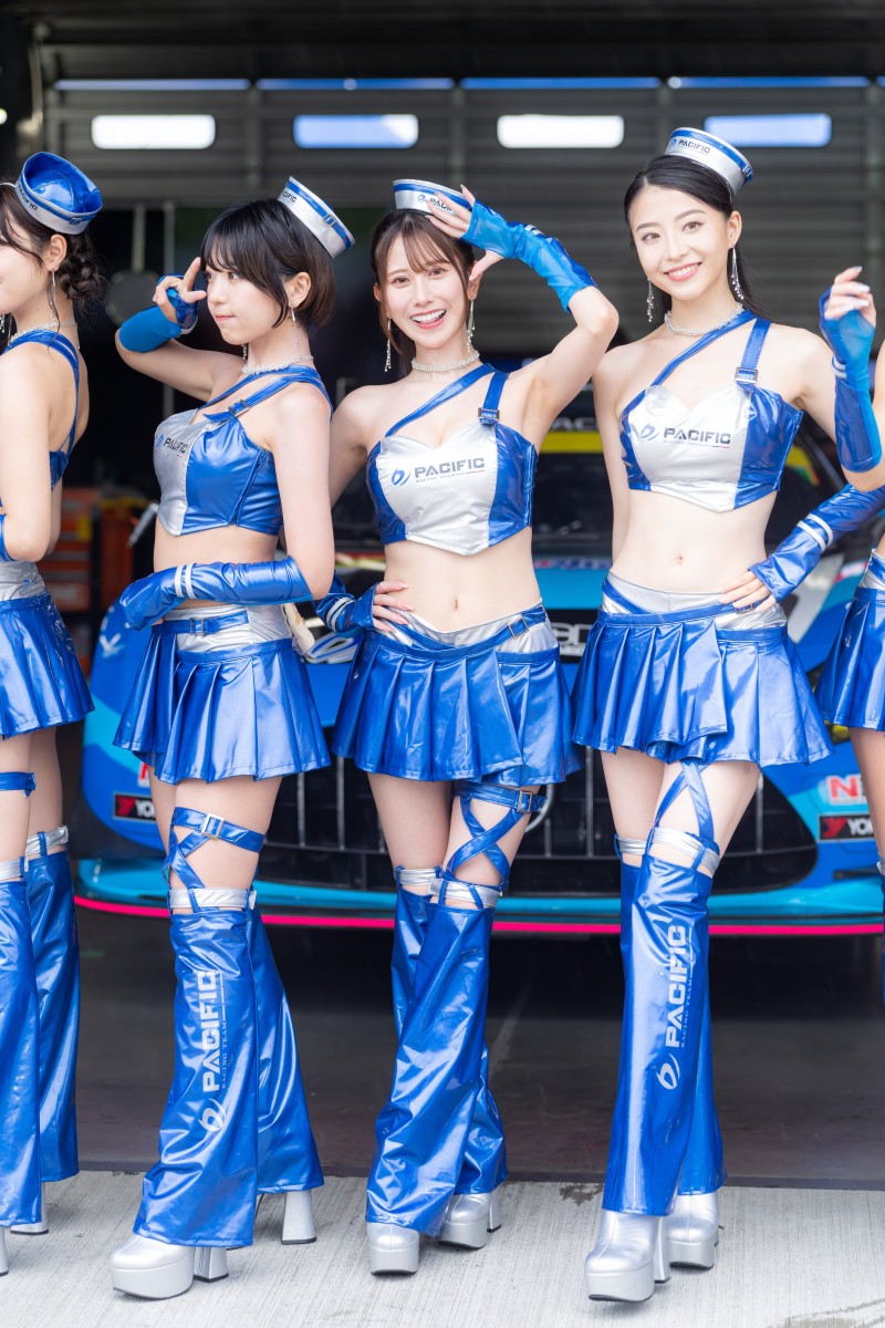 グラビアアイドル兼レーシングガール 名取くるみ