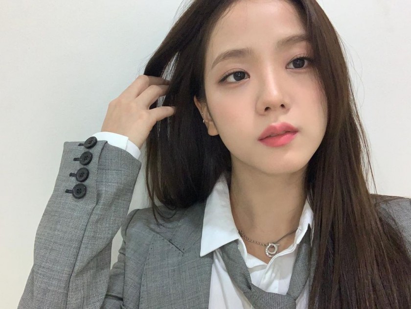 BLACKPINK BLACKPINKジスの制服を着た写真