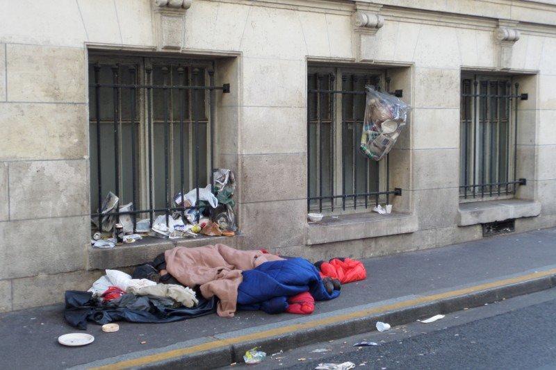 공포의 프랑스 파리 노숙자 가족.jpg