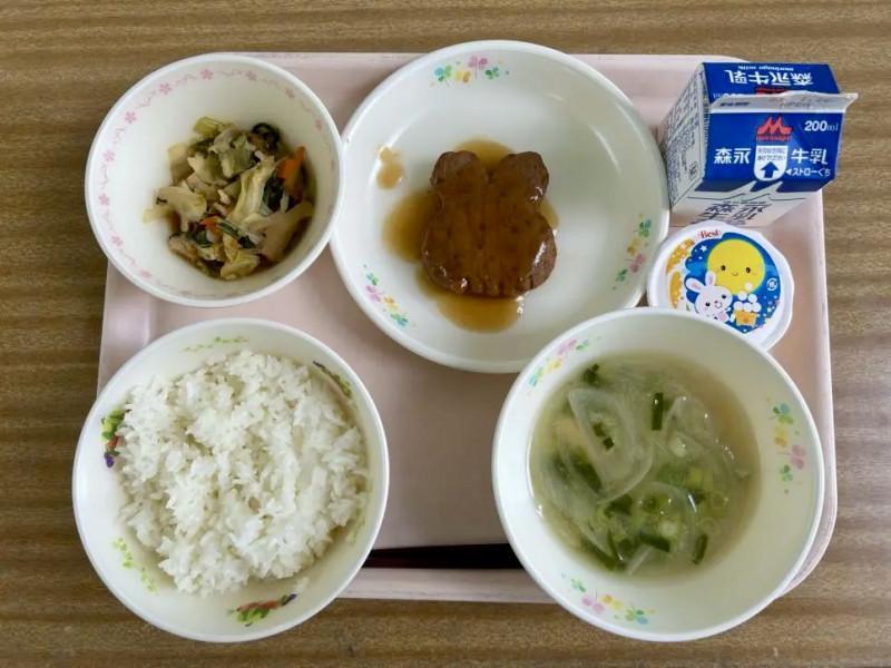 日本の小中給食