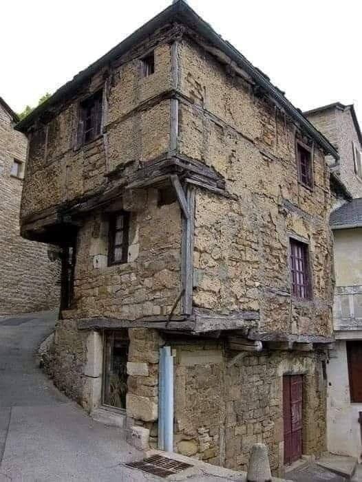 フランスで一番古い家だそうです