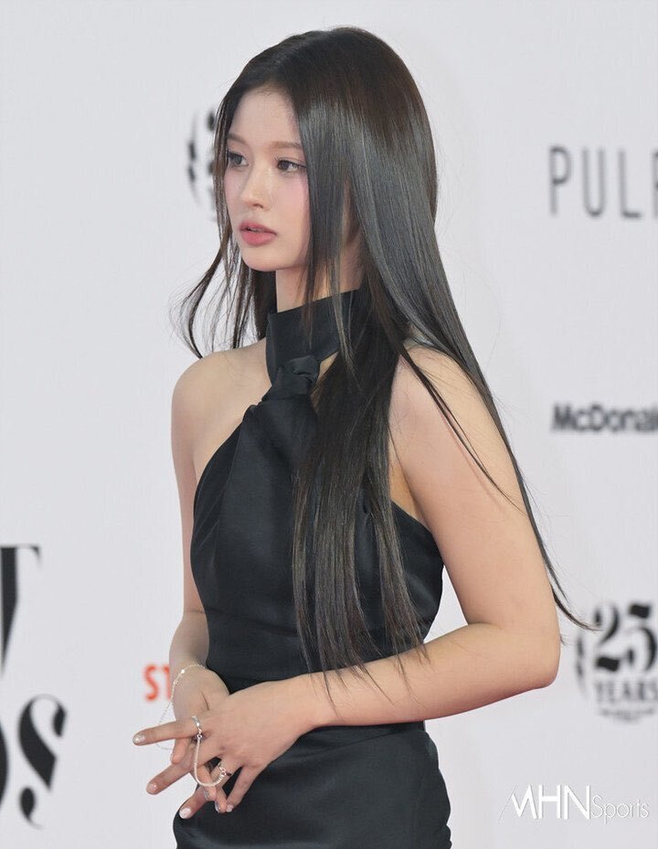 엔믹스 설윤 2023 AAA 레드카펫