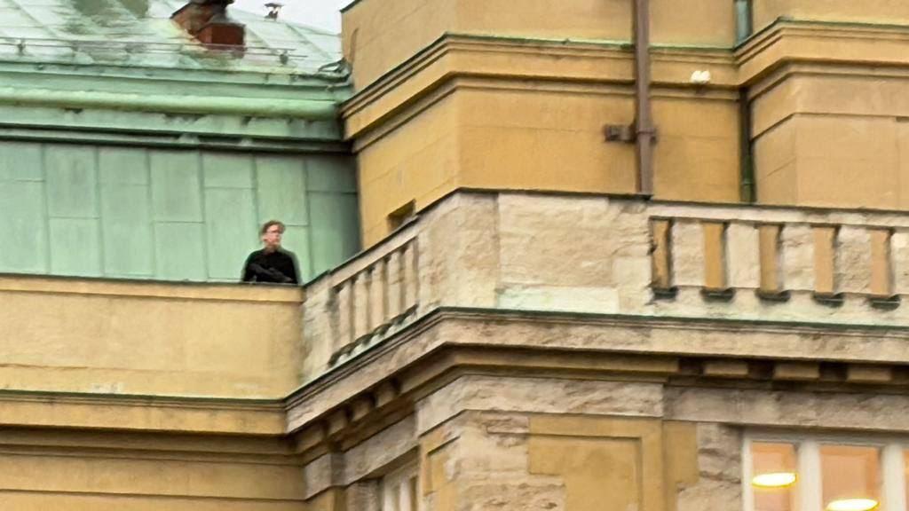 (SOUND)チェコのプラハ·チャールズ大学で銃乱射事件が発生