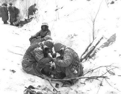1950년 한국전쟁 장진호에서 얼어붙어 가는 미군 사진