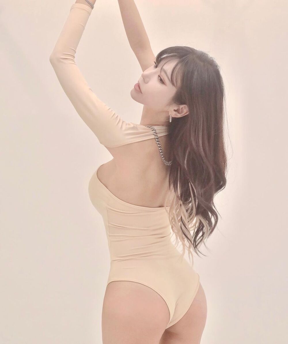 DJ 겸 모델 박로아 화보 촬영 및 인스타 수영복 흰티 묵직한 가슴