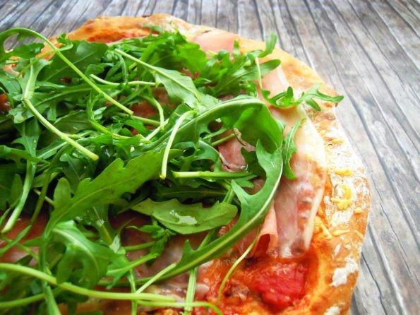 韓国とは全く違うイタリアのピザを食べるスタイル