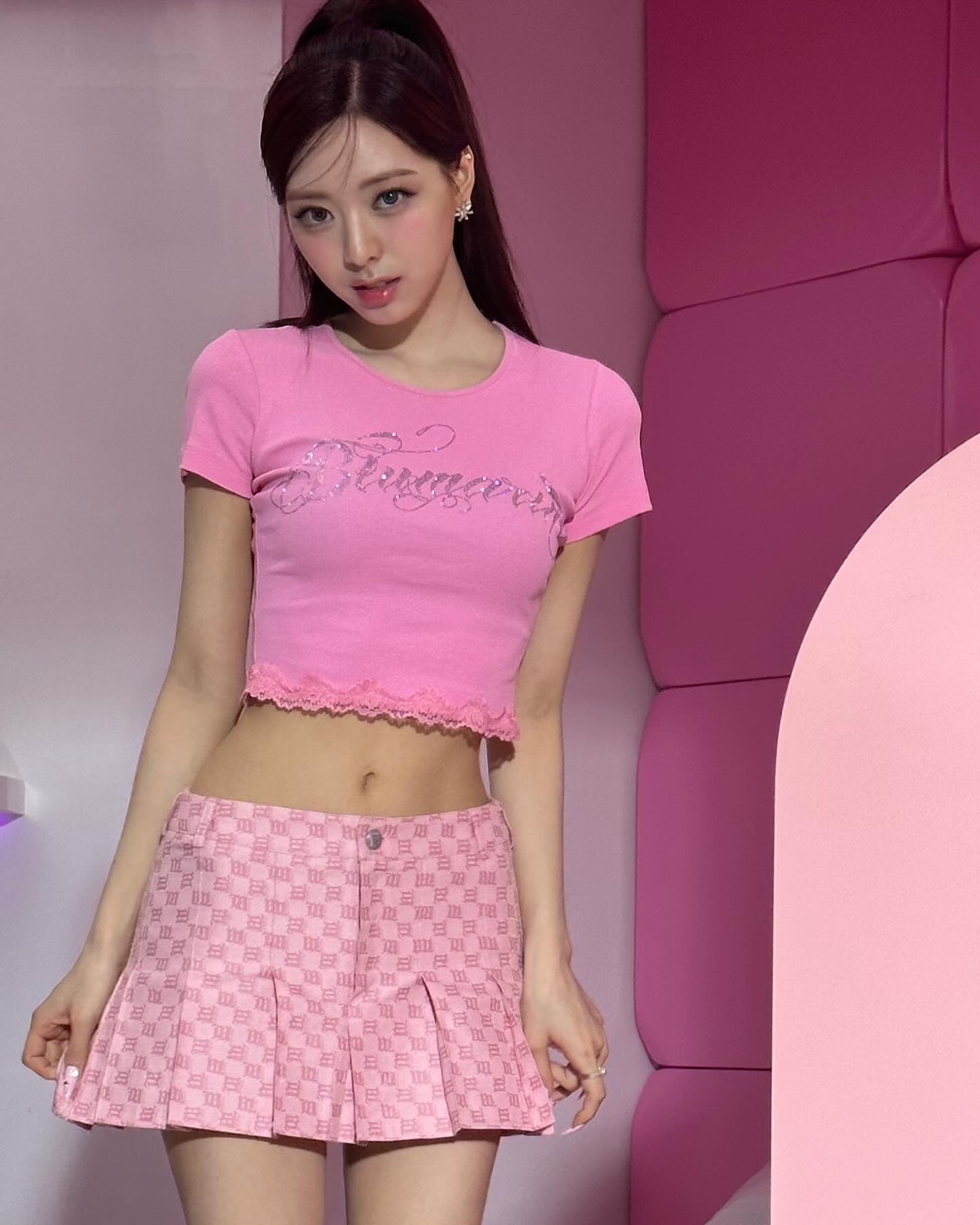 (SOUND)ピンク クロップTシャツ チェック 超ミニ なめらかな脚線美とへそ ITZY ユナ