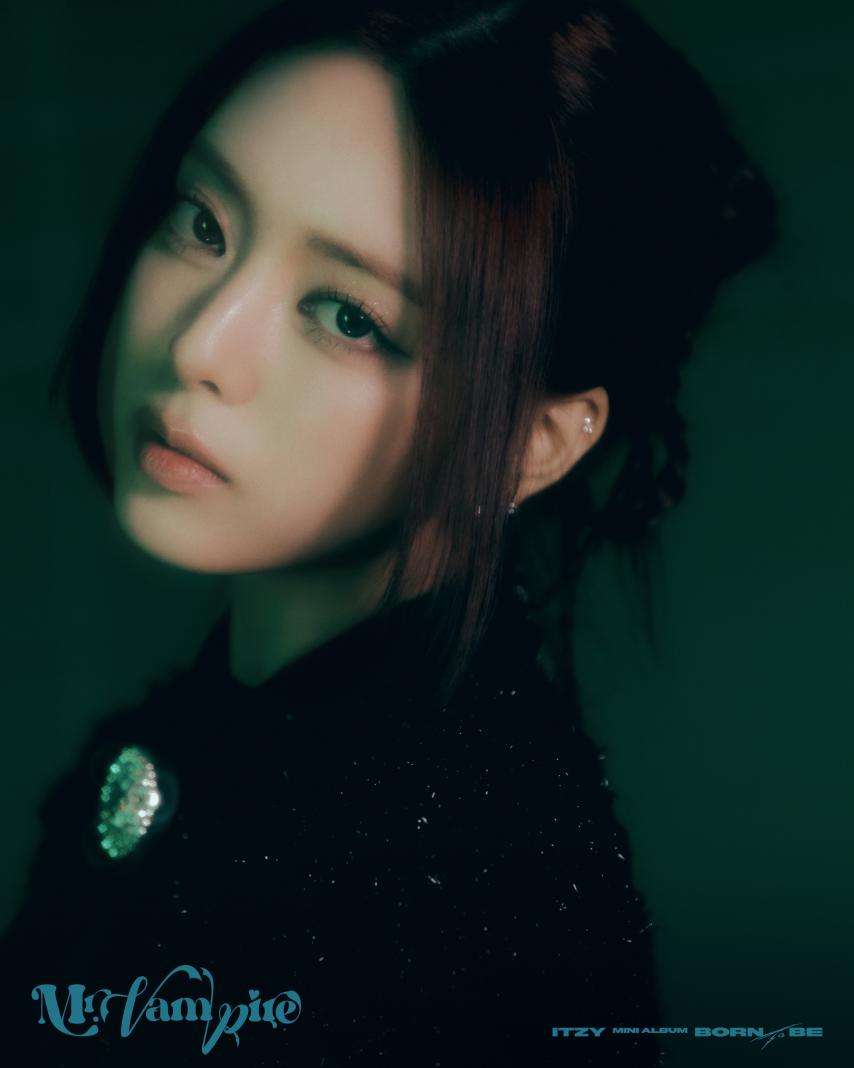 ITZY Mr Vampire CONCEPT PHOTO