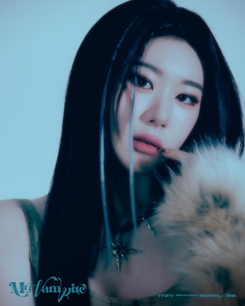 ITZY Mr Vampire CONCEPT PHOTO