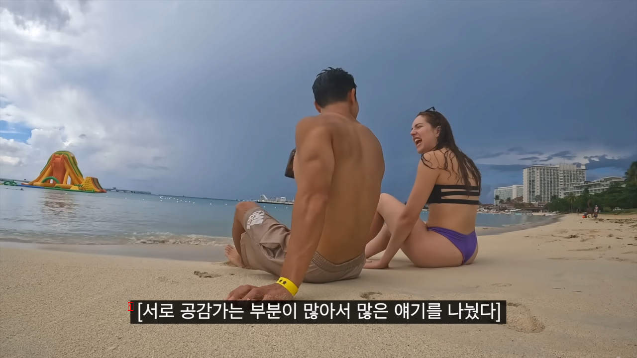 ㅇㅎ) 우연히 프랑스 여사친과 같이 다니게된 한국 여행 유튜버 근황 ㄷㄷ.GIF