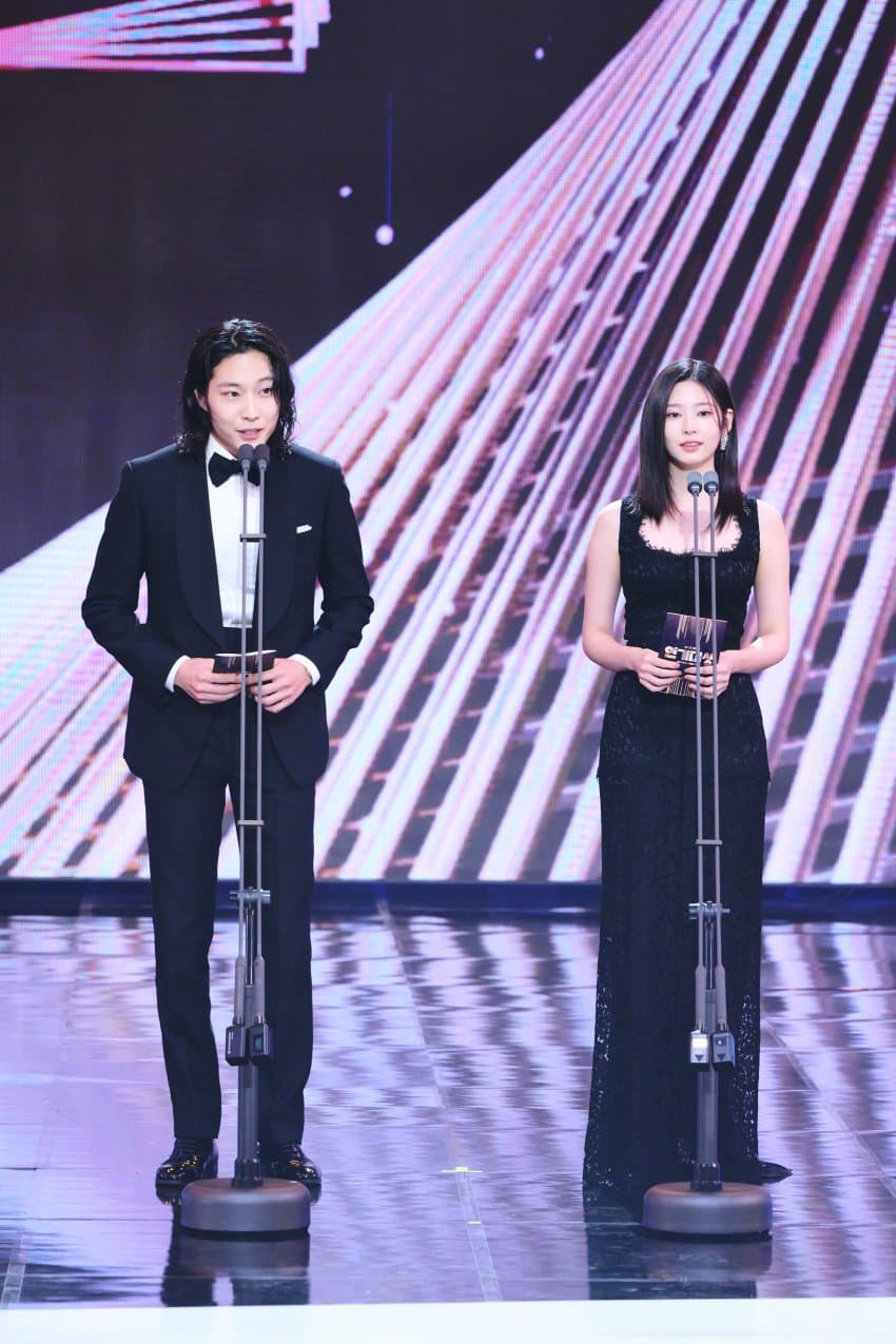 MBC演技大賞新人賞授賞者として参加したキム·ミンジュ